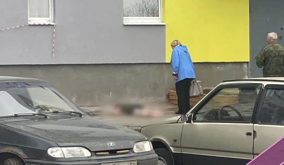 Москва выпал мужчина. Мужчина выпал из окна Оренбург 2022. Воткинское шоссе 39 мужчина выпал из окна. В Шушарах мужчина выпал из окна.