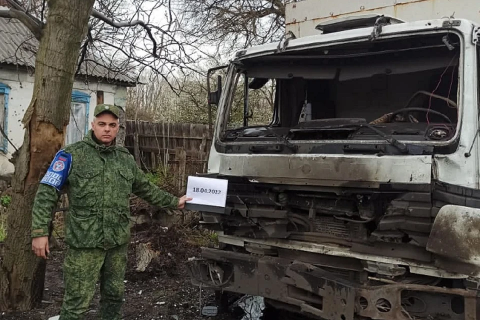 Огнем ВСУ были повреждены дома мирных жителей и два автомобиля. Фото: Представительство ДНР в СЦКК