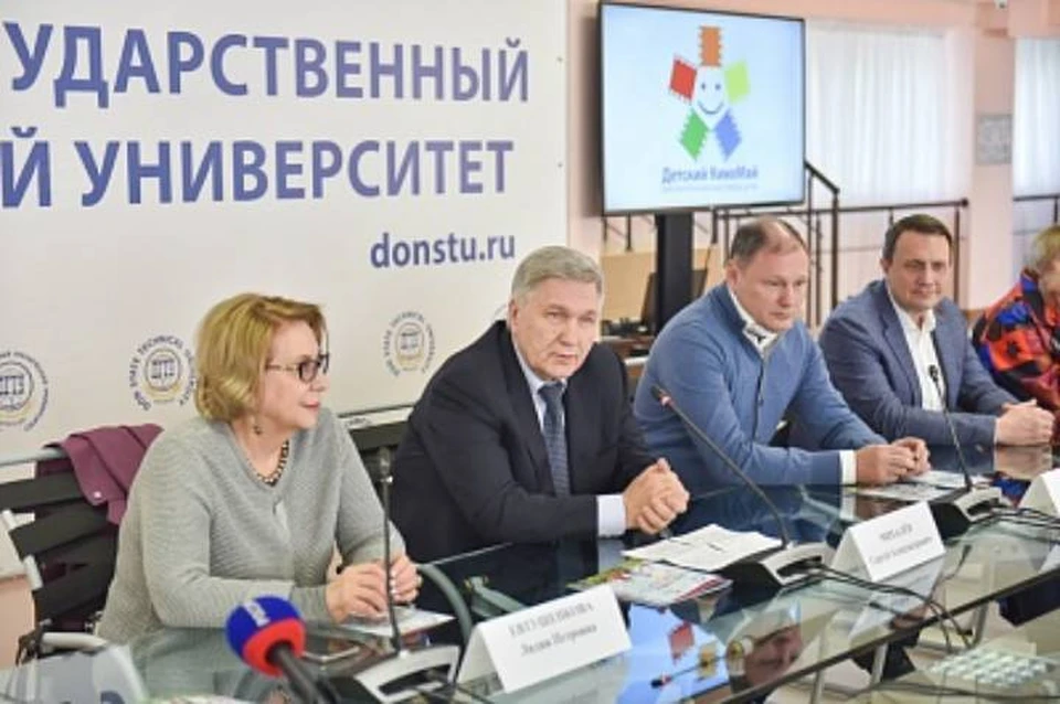Сергей Михалев поприветствовал участников IX детского благотворительного кинофорума «Магия кино». Фото: пресс-служба ЗС РО