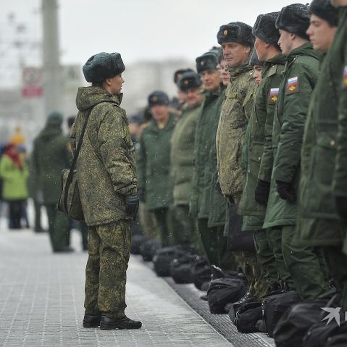 Из Екатеринбурга во время весеннего призыва в армию планируют отправить 799  человек - KP.RU