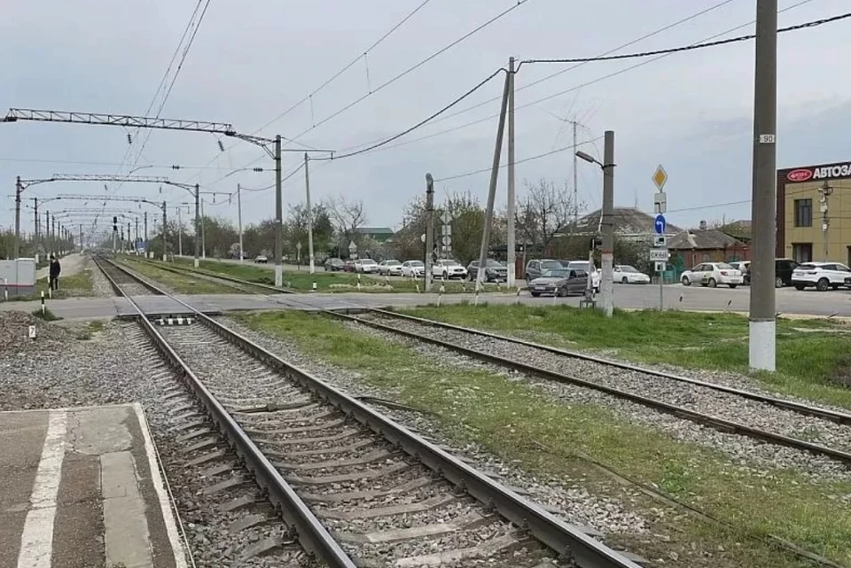 Несчастный случай произошел в поселке Южном Динского района. Фото: Краснодарское ЛУ МВД России на транспорте.