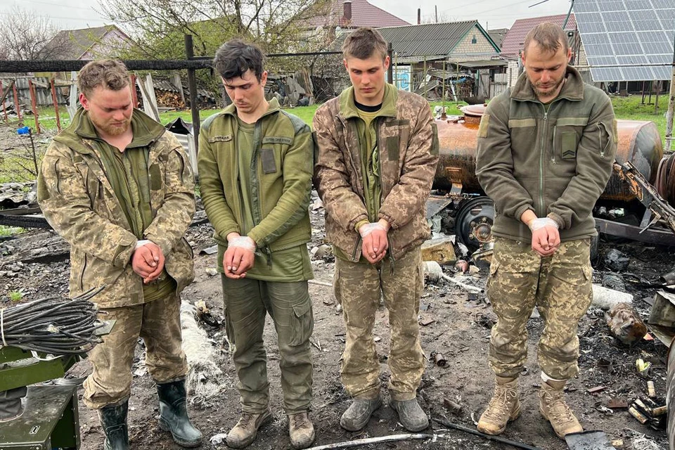 С 24 февраля число украинских военных, которые сдались в плен в Донбассе, превысило три тысячи