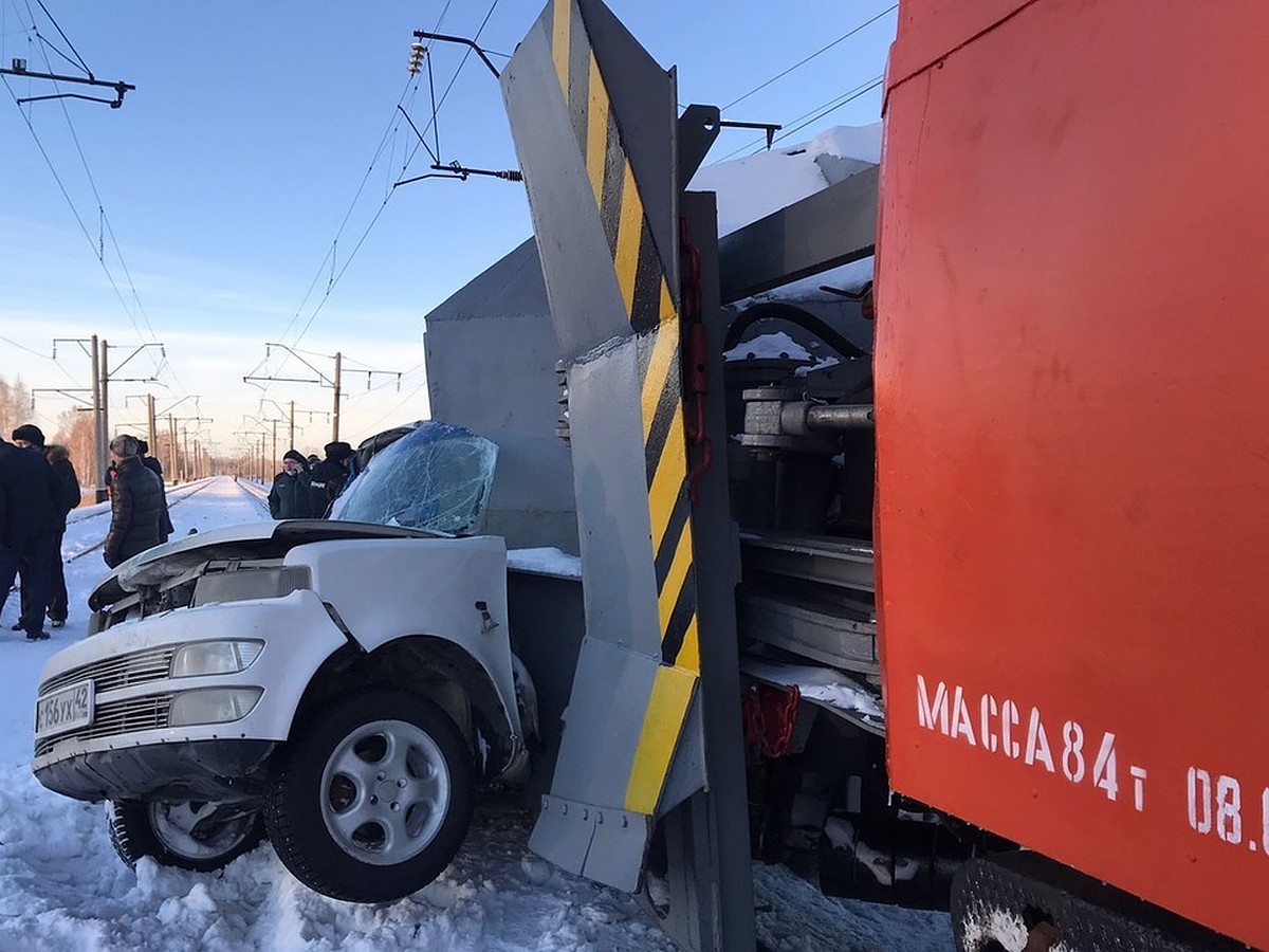 На Алтае начинают судить учительницу за смерть троих детей в ДТП с поездом  - KP.RU