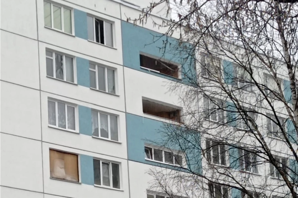 В доме на Товарищеском проспекте выбило окна. Фото: vk.com/spb_today_unreleased