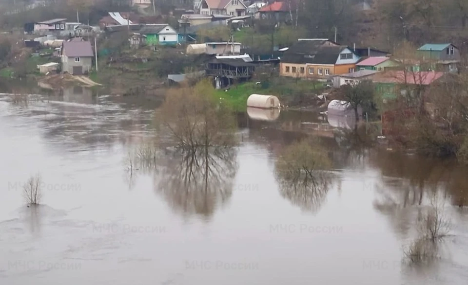 В Жиздре поднялся уровень воды.