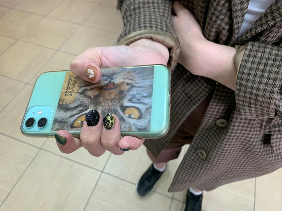 Девушка удалила его из своих соцсетей, а на днях парень встретил роковую красотку в торговом центре