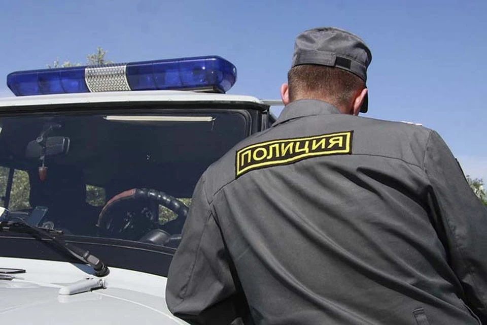 Полицейские вовремя заметили возгорание и потушили свои автомобили