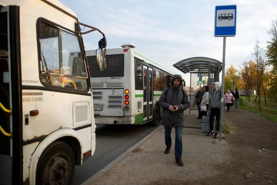 Водитель автобуса спб. Водитель автобуса. Пассажиры в автобусе. Украинская маршрутка. Водитель маршрутки.