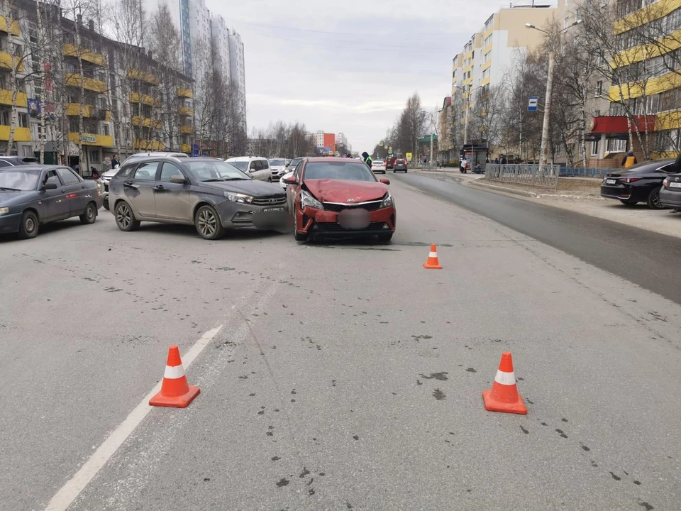 В Нижневартовске столкнулись две легковушки: пострадал мужчина Фото: УГИБДД России по ХМАО-Югре