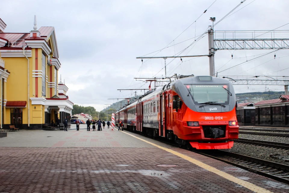 Электричка пригород новосибирск. Электричка Томск Новосибирск. Поезд из Новосибирска в Томск. Скорый поезд Томск Новосибирск. Поезд № 869/870 Томск-2 — Новосибирск.