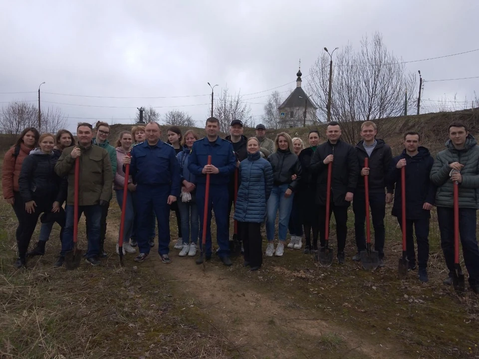 В ландшафтном парке "Тьмака" продолжили "Прокурорскую аллею" Фото: Волжская межрегиональная природоохранная прокуратура