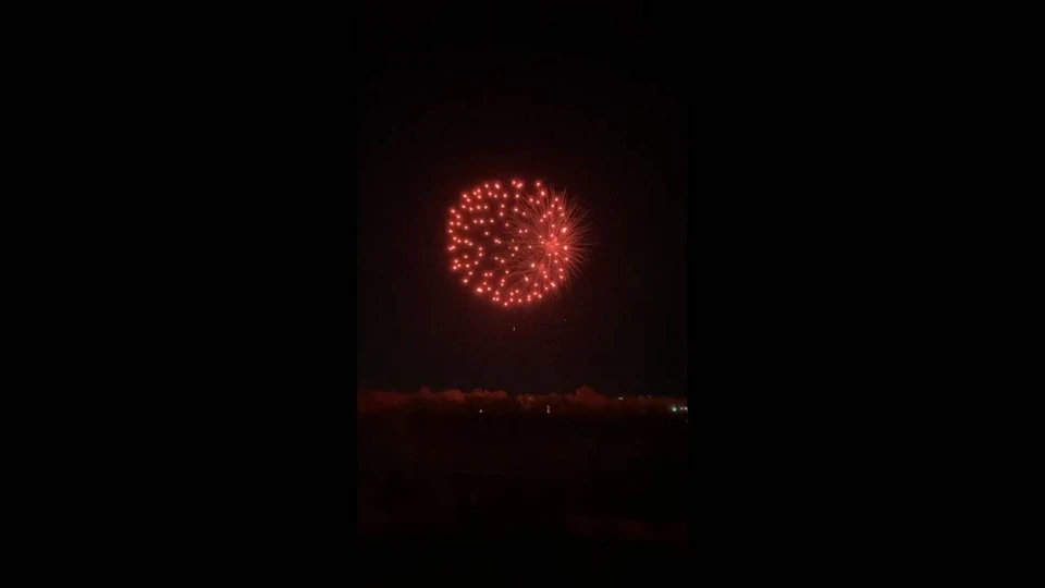 Первомай в Красноярске завершился салютом на острове Татышев. Фото: скришот из видео vk.com/krasnoyarskrf