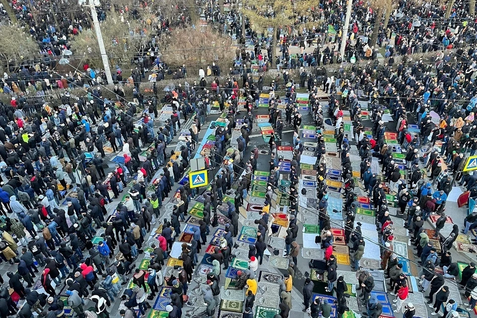 250 тысяч человек встретили Ураза-Байрам в Петербурге. Фото: vk.com/dumspb