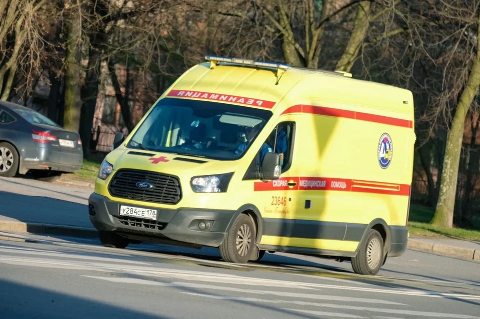 В Петербурге врачи спасают восьмиклассника, напившегося спиртного.