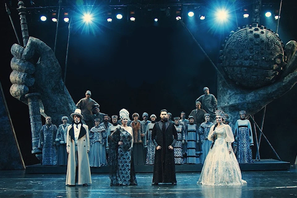 В опере "Борис Годунов" на сцену выходят больше 200 артистов. Фото пресс-службы КТО «Премьера» им. Л. Гатова.