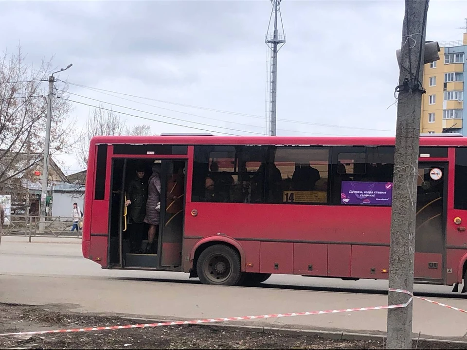 Из-за нехватки транспорта на линии автобусы переполнены. Фото: t.me/Myslivsluh999