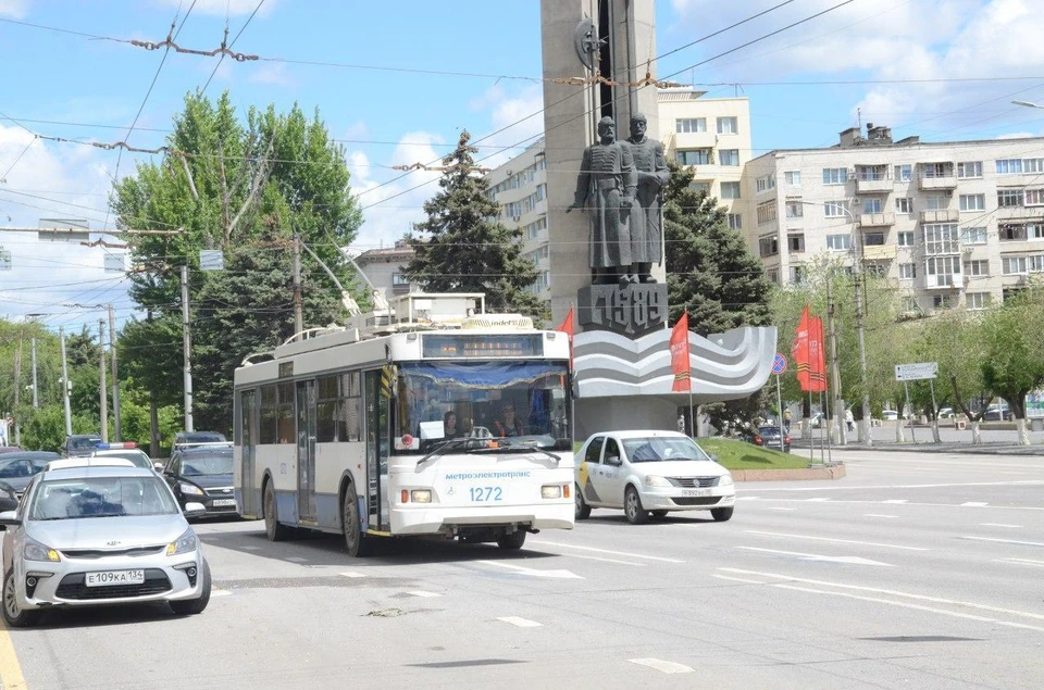 Автобусы, троллейбусы и маршрутки изменят маршруты в День Победы.