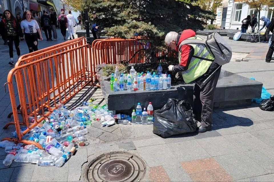 Мусор на улице Адмирала Фокина. Фото: МБУ «Содержание городских территорий».