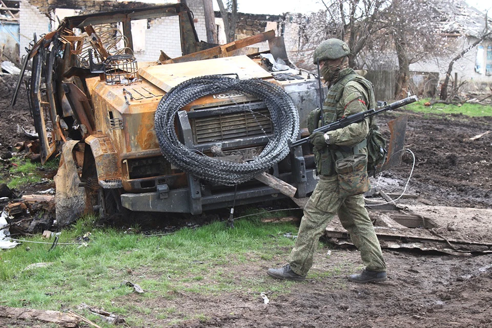 Уничтоженная российскими войсками колонна противника под городом Изюм, Харьковская область.