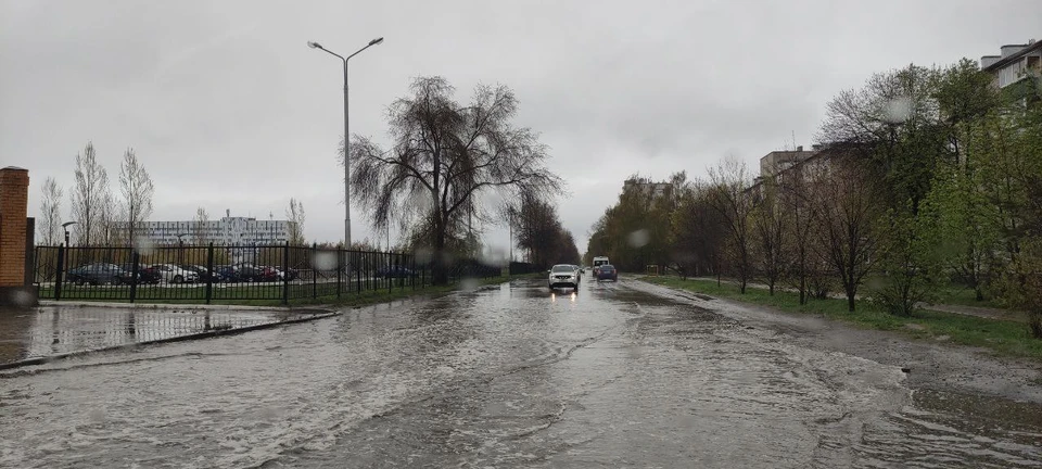 Ульяновцы пожаловались на затопленную дорогу возле технического университета ФОТО телеграм-канал Треш Ульяновск