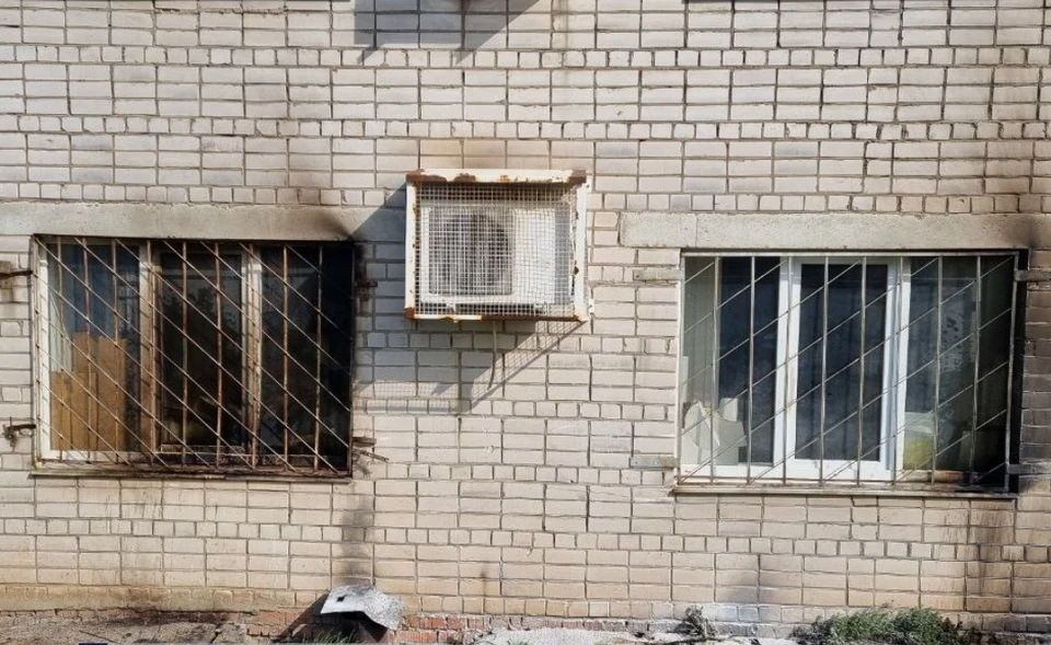 Так выглядят окна Росреестра после набега подростков. Фото: Вадим Германов, ВКонтакте.