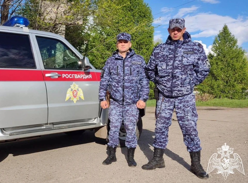 Водителю помогли прапорщик Евгений Кузнецов и старшина Юрий Кутинов