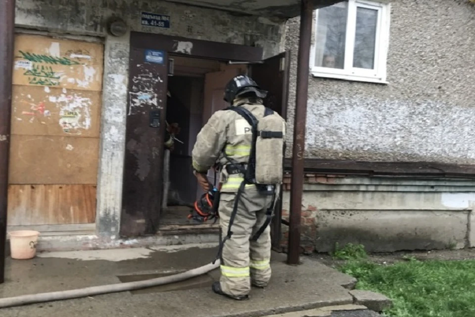 На место оперативно приехали три пожарные машины. Фото: ГУ МЧС по Свердловской области