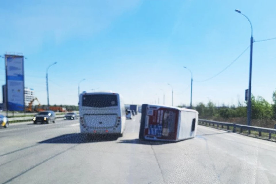 В полиции рассказали о пострадавших в результате жёсткого ДТП с маршруткой на Станционной в Новосибирске. Фото: "АСТ-54".