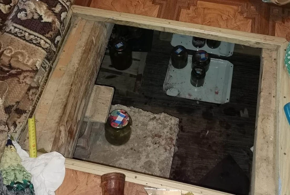 В погребе женщина находилось ночь и следующий день до момента ее освобождения сотрудниками полиции.