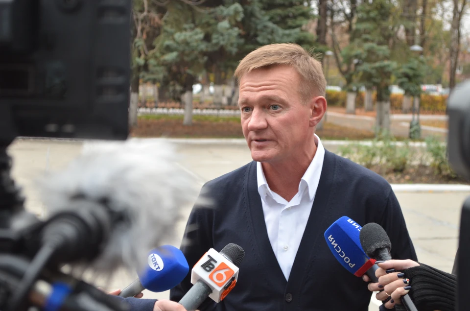 - Специалисты уже выехали на место: оценивают ущерб, делают замеры для проведения работ, закрывают крыши и окна от залитий, - сообщил губернатор Курской области Роман Старовойт