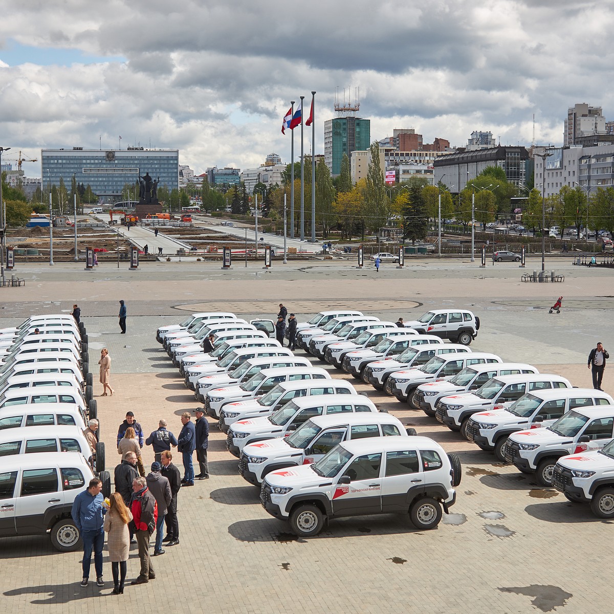 Больницы и поликлиники получили 37 новеньких Lada Niva Travel - KP.RU