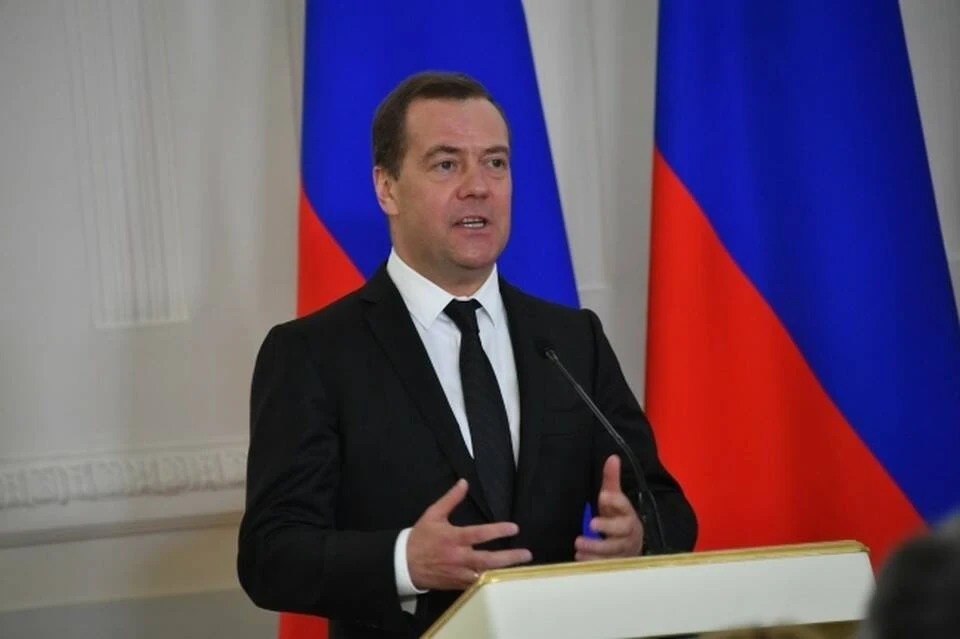 Медведев: предлагаемые Зеленским условия перемирия невыполнимы