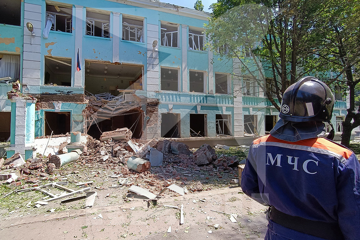 30 мая 22 22. Школа в Донецке обстрел 2022. Обстрел школы в Донецке 2014.