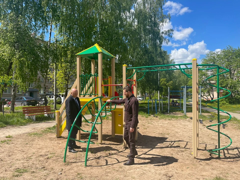 "Лукойл" установил новую детскую площадку в Кстове.