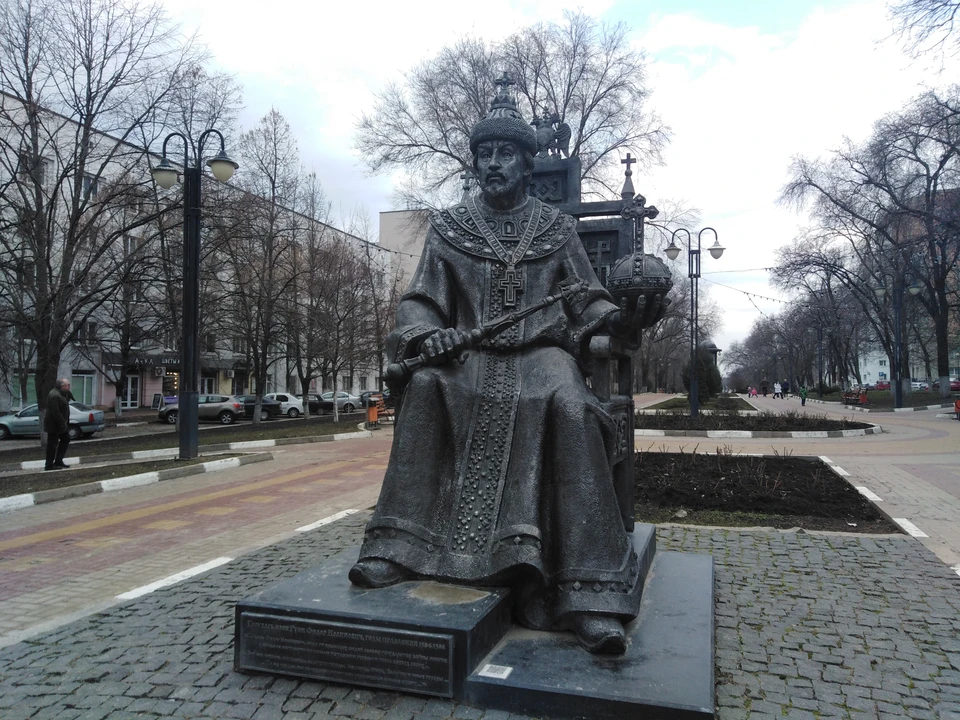 Памятник перенесут немного в сторону из-за ремонтных работ.