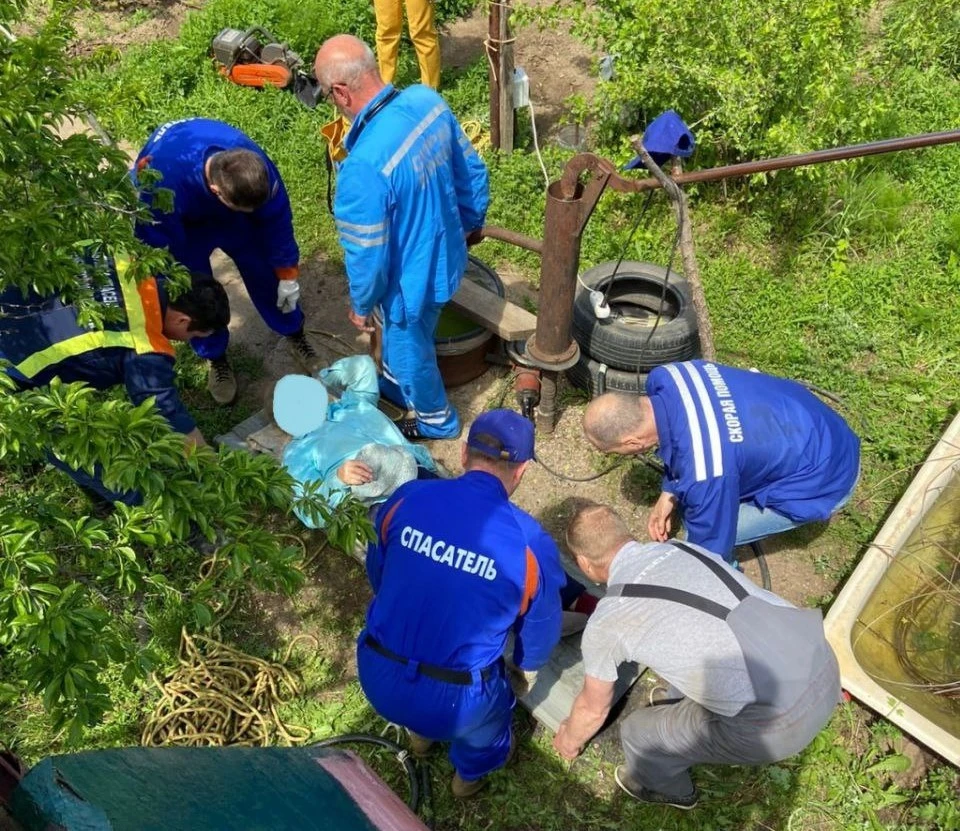 Пострадавшая решила смазать изнутри швы емкости для воды