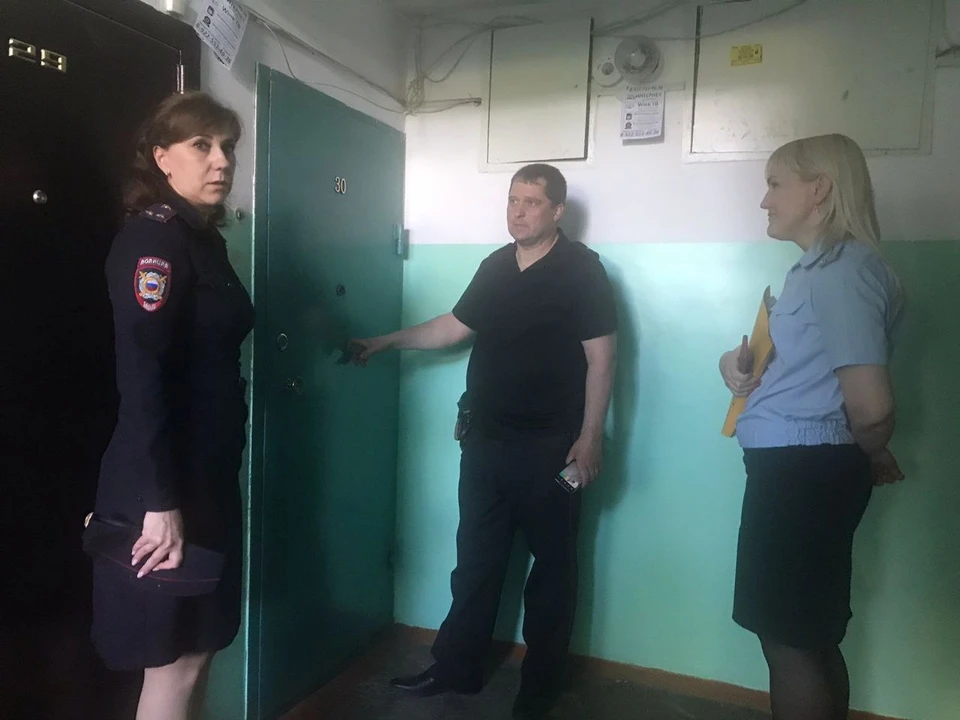 На месте работают сотрудники полиции и спасатели