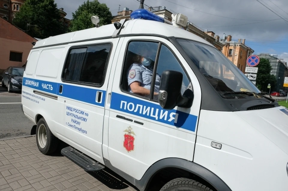 Полицейские разыскивают мужчину, который обманул пенсионера почти на миллион рублей