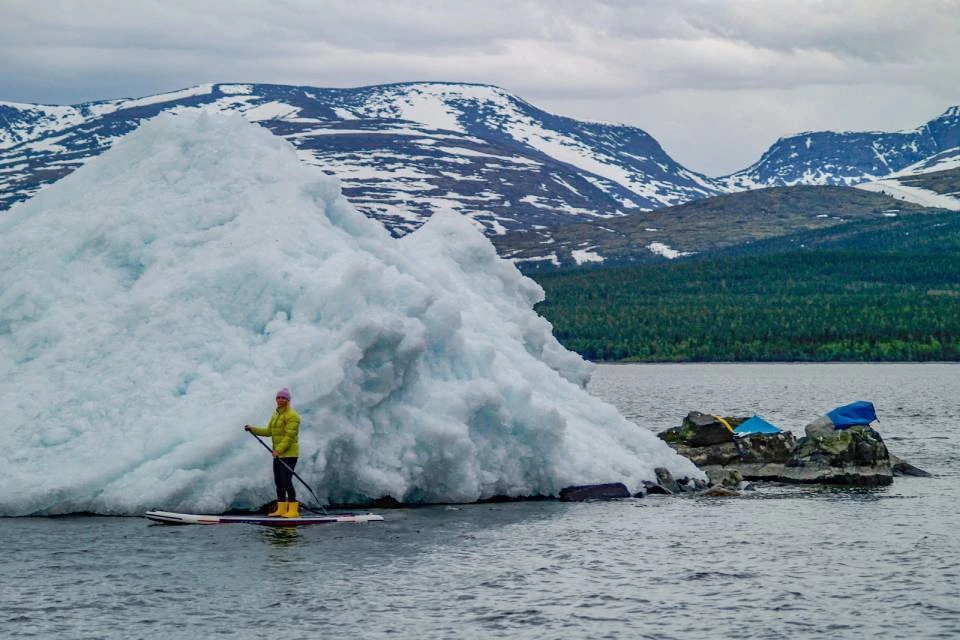 На озере Имандра северяне увидели айсберг. Фото: vk.com/monch_extreme