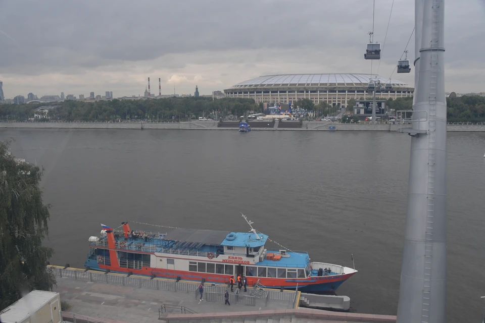 По понедельникам Московская канатная дорога работает с 16:00 до 22:00.