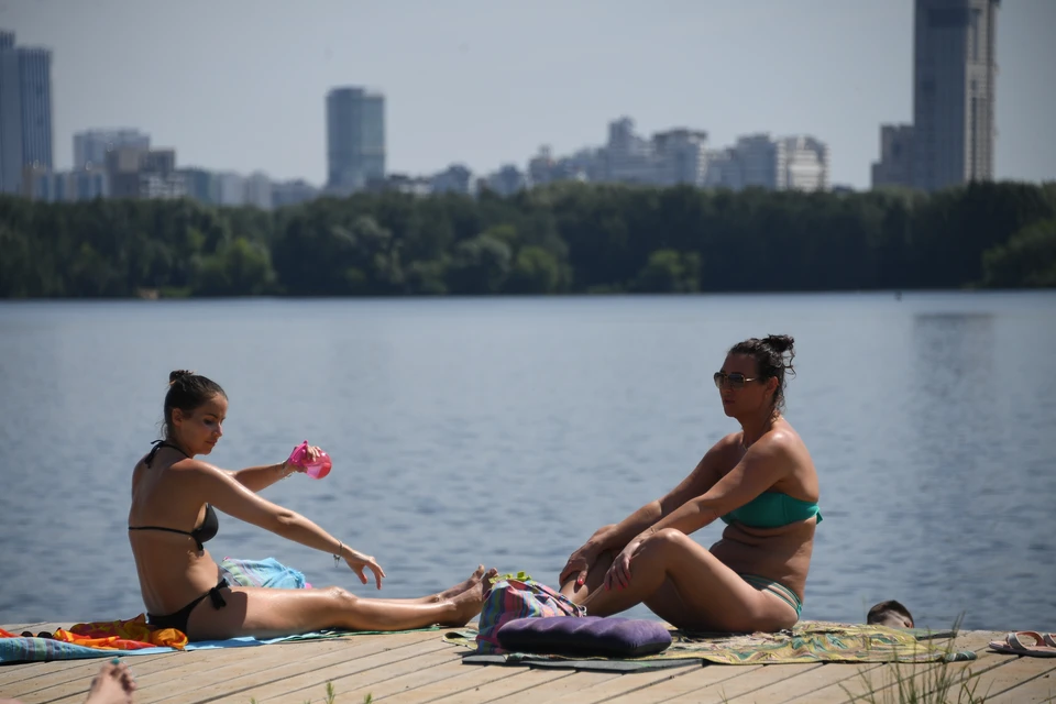 Где искупаться в москве 2024. Пляжи Москвы. Девушки на пляжах Москвы. Места для купания в Москве. Пляж в МСК.