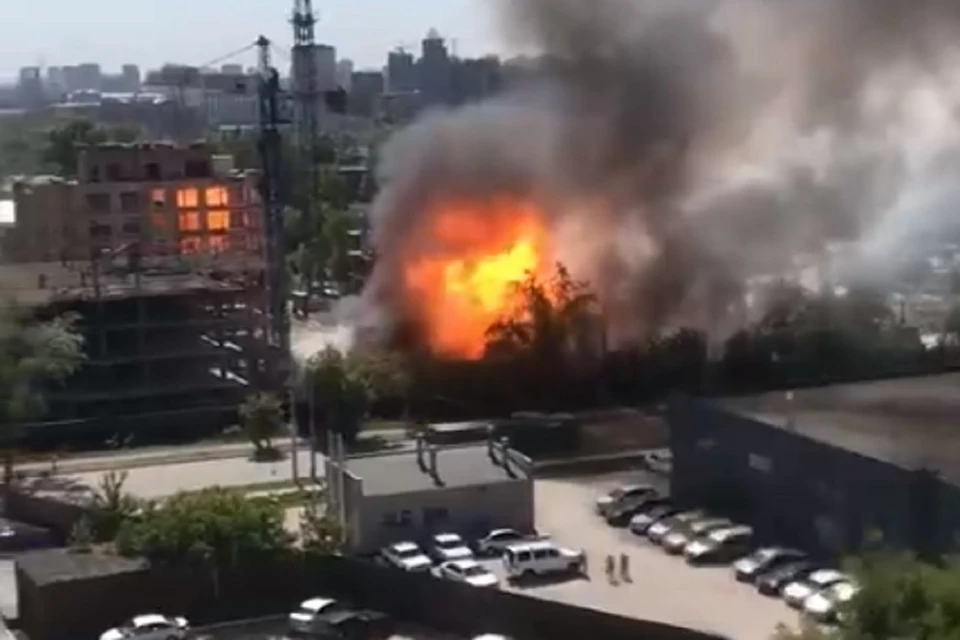 Видео с моментом взрыва на стройке в Новосибирске появилось в соцсетях. Фото: стоп-кадр.