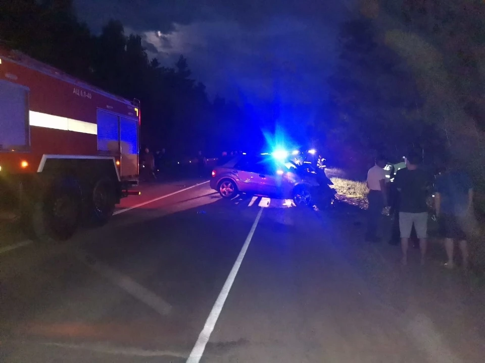Один человек погиб и 11 пострадали при ДТП с наездом автомобиля на велосипедистов в Луховицах.
