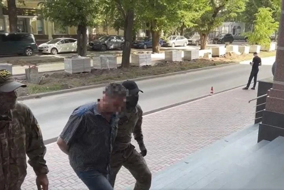 Свою "деятельность" симферополец вел в соцсетях. Фото: скриншот из видео ФСБ по Крыму и Севастополю