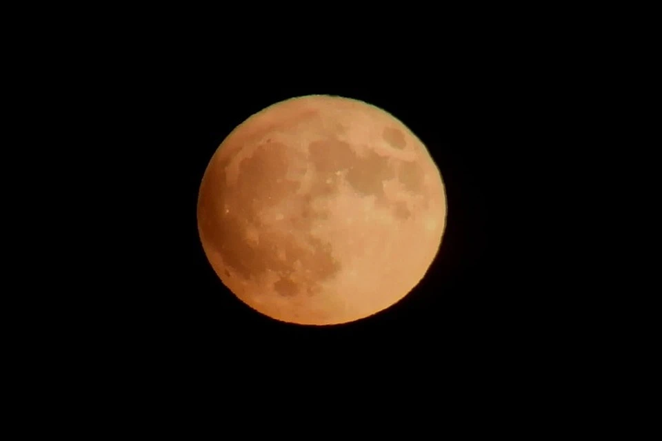 Накануне вечером Луна максимально приблизилась к Земле / Фото: vk.com/sam_mir_foto