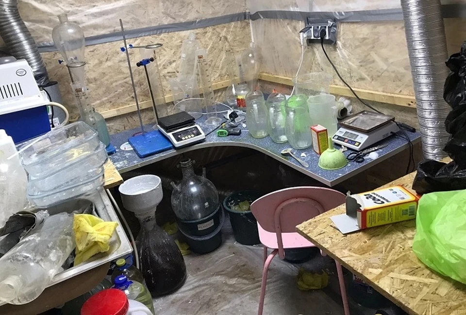Мужчины специально купили частный дом в городском округе Верхняя Пышма для лаборатории. Фото: МО МВД «Верхнепышминский»