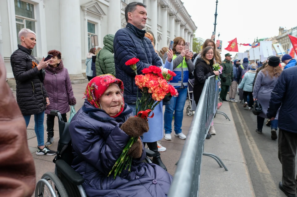 22 июня проезд в городском транспорте Петербурга будет бесплатным для ветеранов