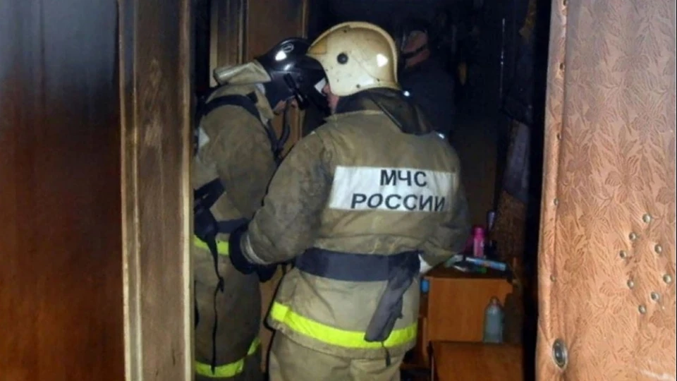 Пожар в жилом доме в Лабытнанги спалил потолок в ванной комнате. Фото: ГУ МЧС по ЯНАО