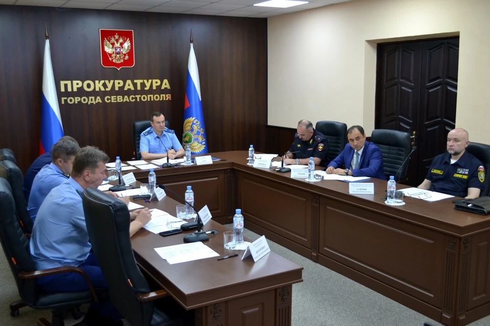 Прокурор города Максим Жук отметил, что в борьбе с этими преступлениями важна системная координация. Фото: epp.genproc.gov.ru