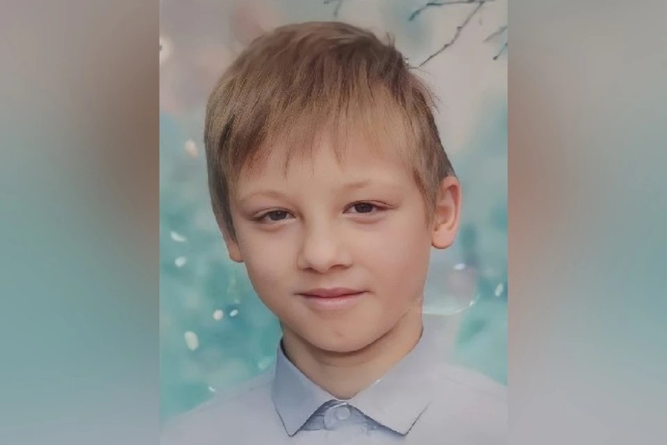 Под Новосибирском пропал светловолосый 11-летний мальчик в темно-синих кроссовках. Фото: ПСО "ЛизаАлерт НСО".